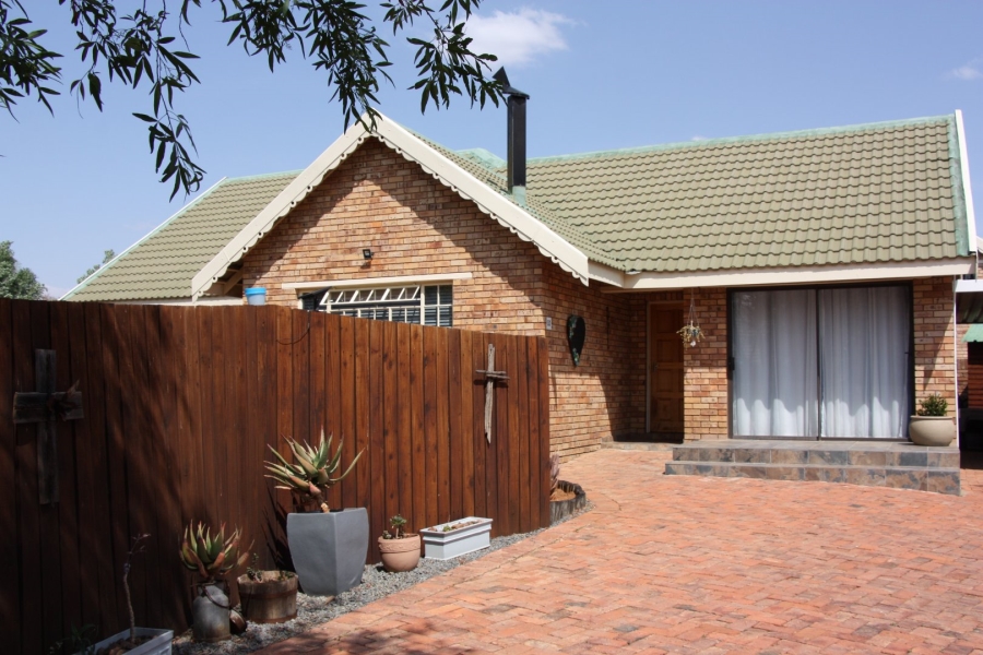 3 Bedroom Property for Sale in Langenhovenpark Free State